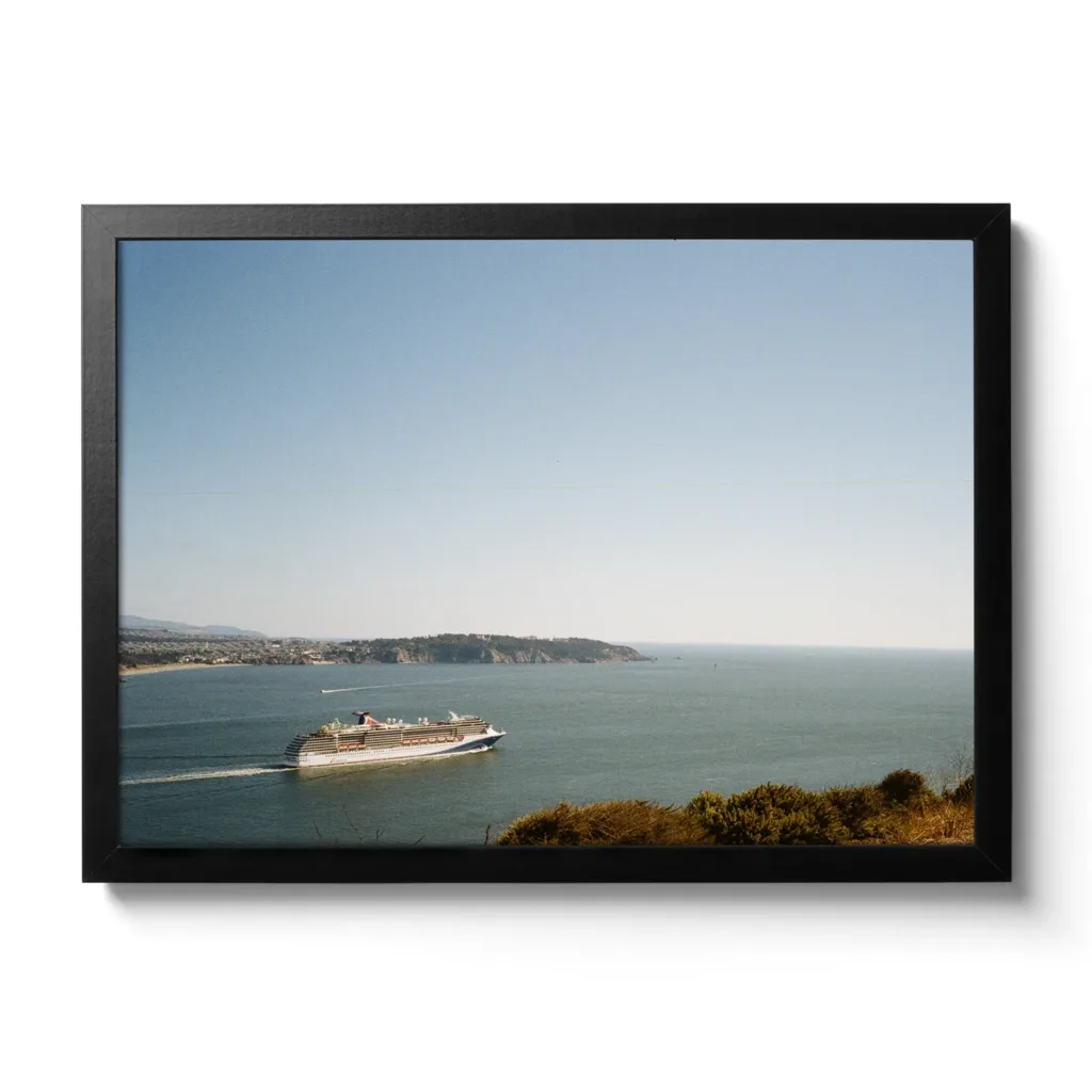 Bildaufnahme von einem Boot, dass die San Francisco Bay verlässt Richtung Ozean