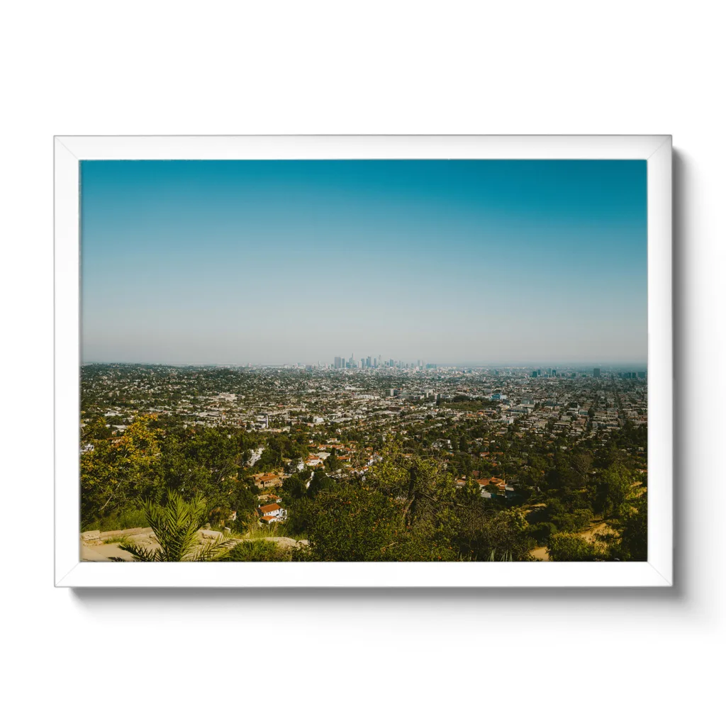 Landscape Bildaufnahme von Downtown Los Angeles, blauer Himmel und Blick auf die Skyline