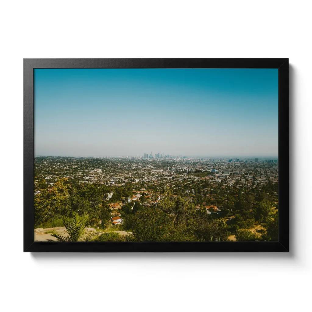 Landscape Bildaufnahme von Downtown Los Angeles, blauer Himmel und Blick auf die Skyline