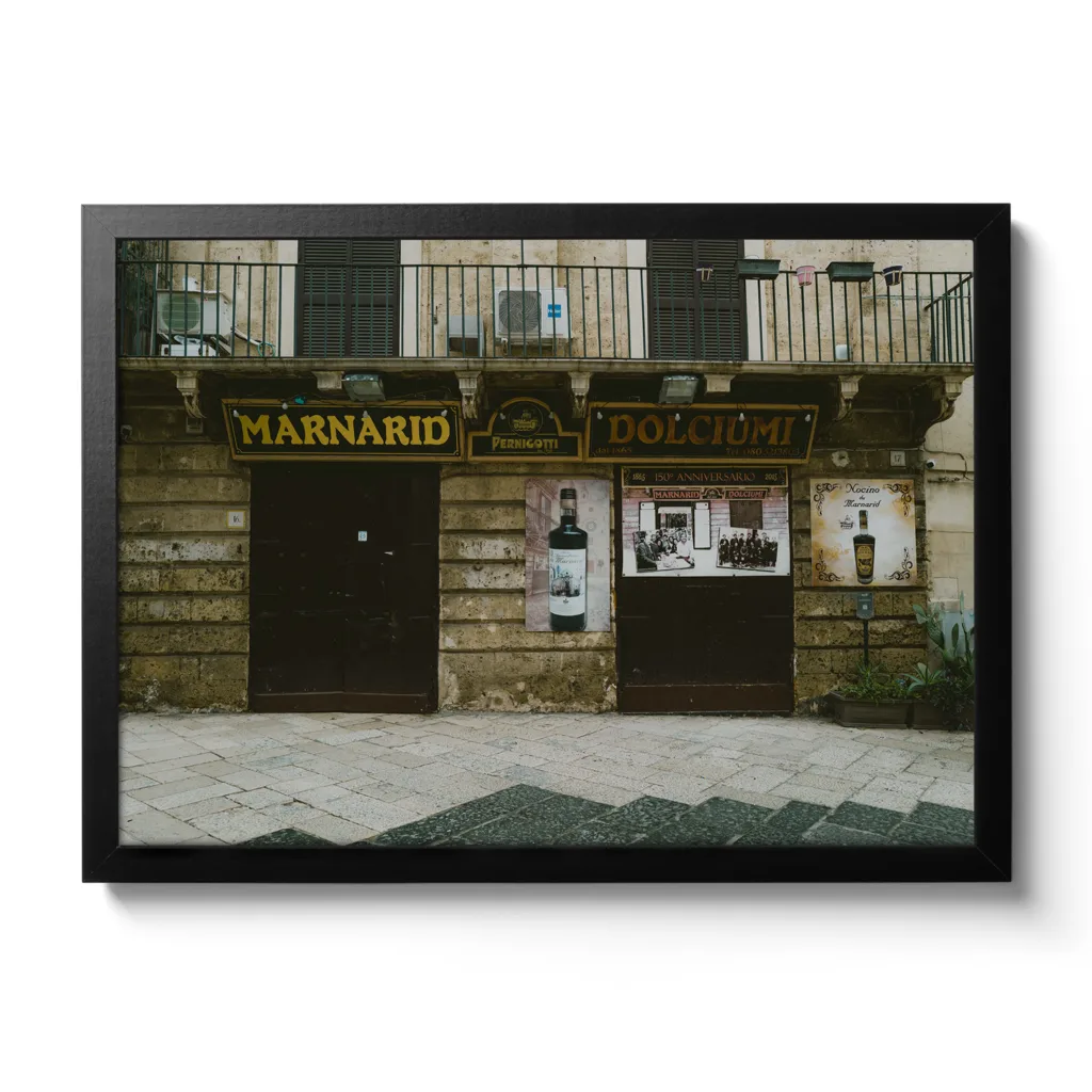 Bildaufnahme einer alten Bar auf Bari "Marnarid Dolciumi"