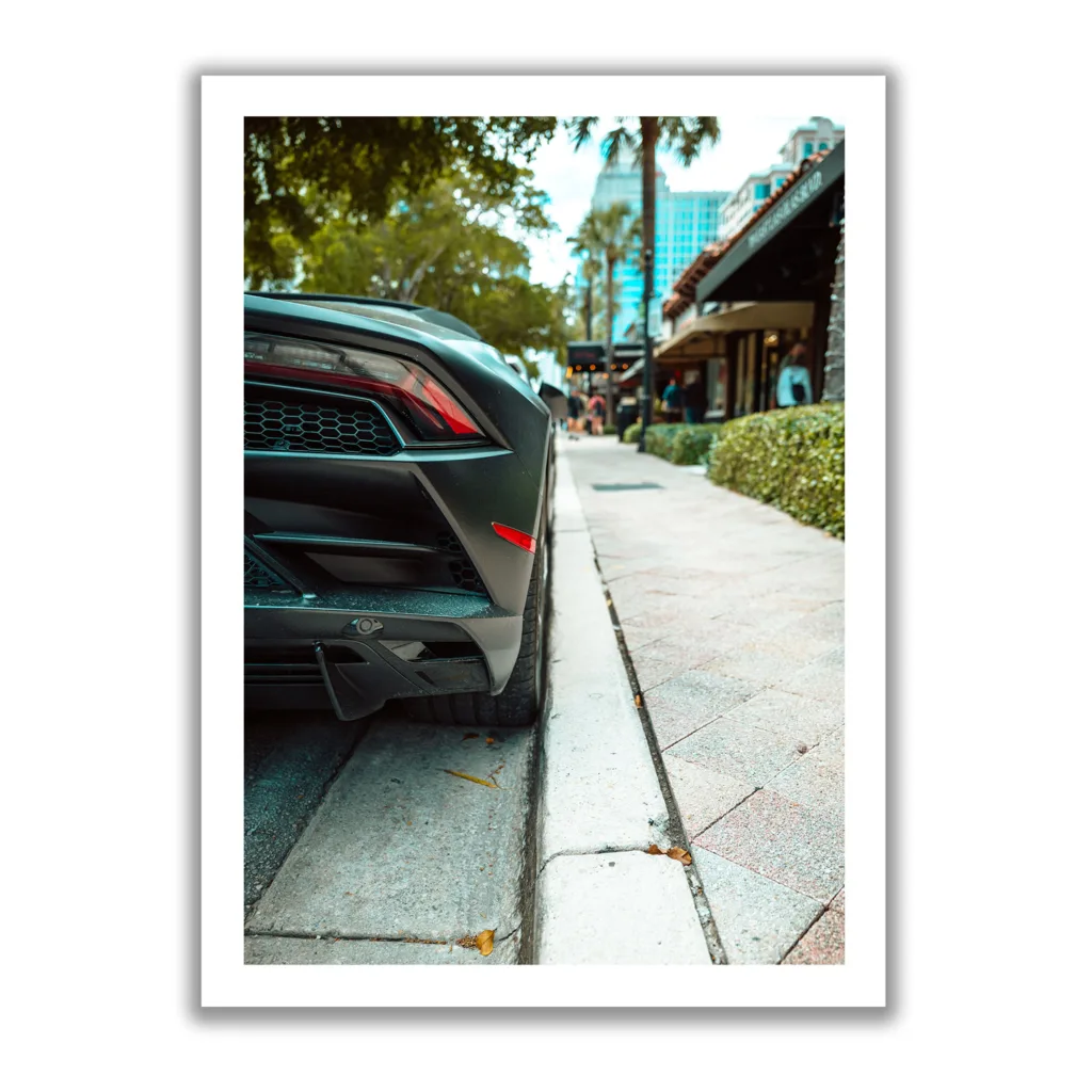 Bild von einem schwarzen Lamborghini Gallardo beim Einparken.